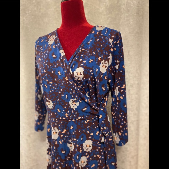 Beautiful v-neck floral blue dress/ size L - Picture 7 of 8